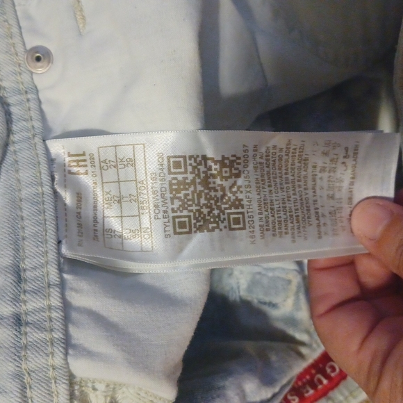 Guess Jean shorts - Picture 2 of 4